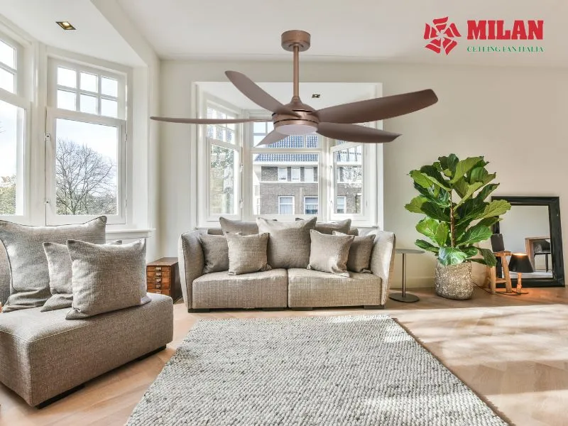 quat-tran-trang-tri-phong-khach-co-dien